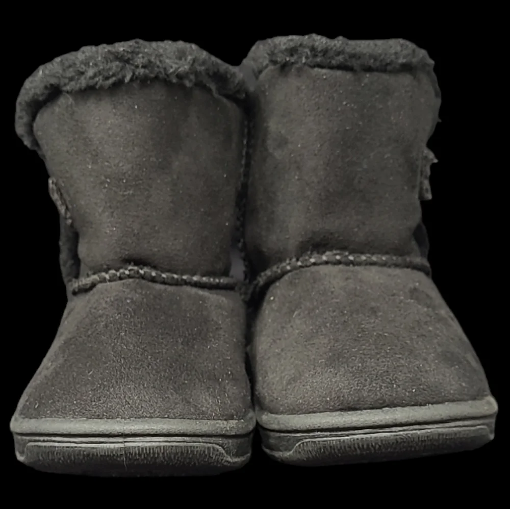 NEW - TODDLER GARANIMALS FAUX SUEDE,BLACK FURRY BOOTS WITH HEART BUCKLE …